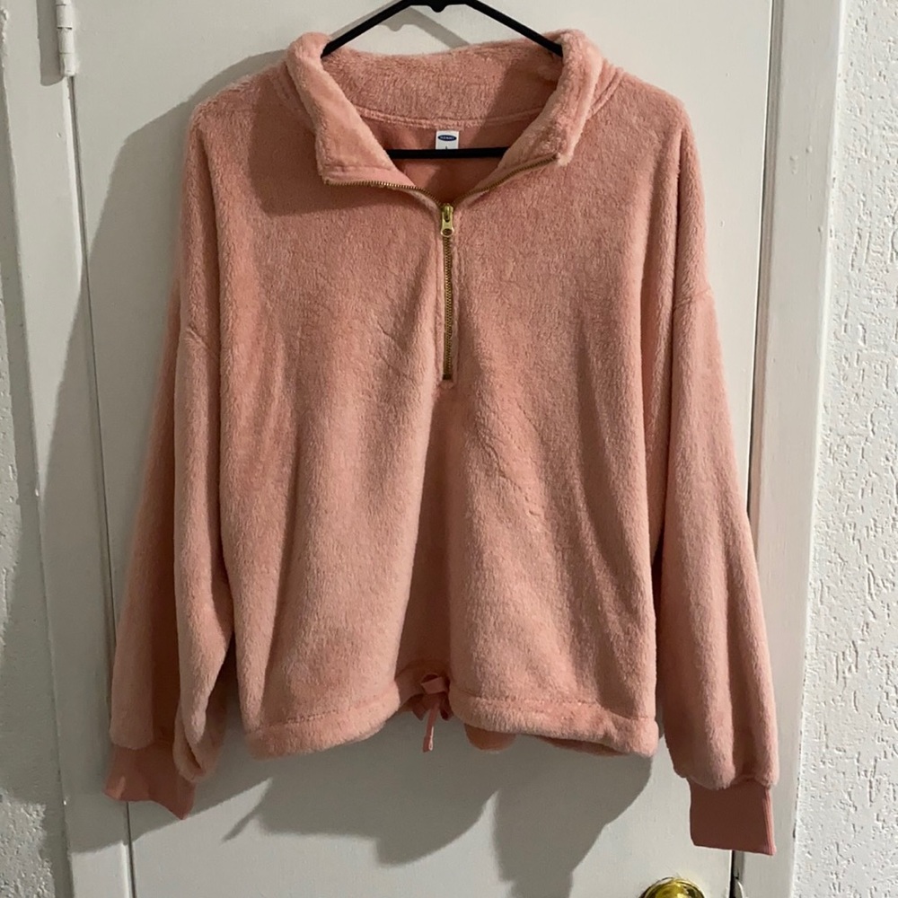 2 Cropped sweaters